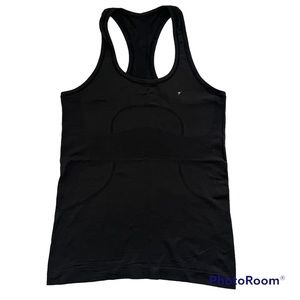 Lululemon Swiftly Tank top Size 6 Racerback Anti Stink Black
